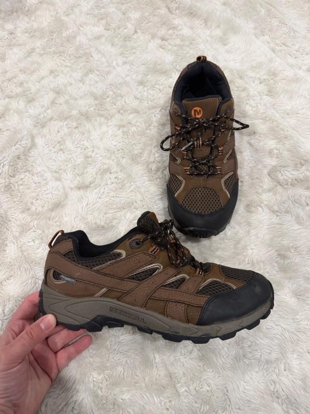 Merrell Woman’s  Moab 2 Low Lace
Waterproof hiking Shoes Size 7
